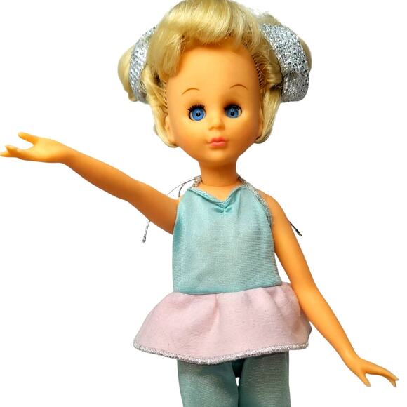 14" Vintage Playmates Skating Doll With Delicate Hands - Picture 2 of 10